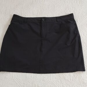 Eddie Bauer Woman's Black Skort /Size 16
